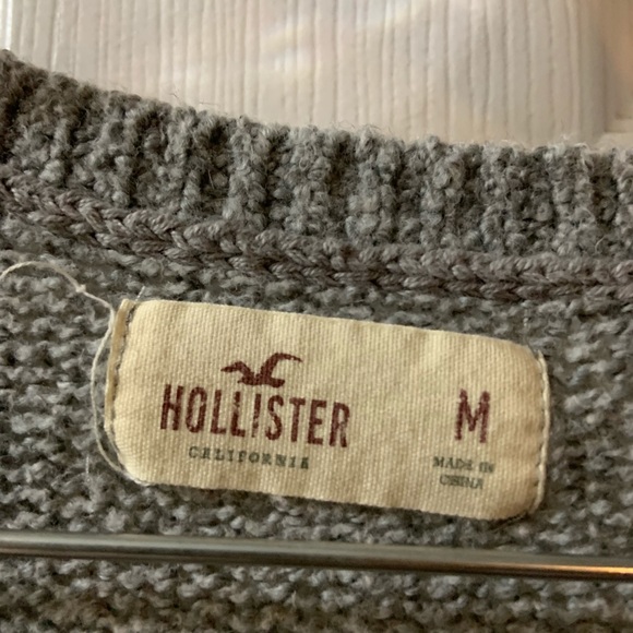 Hollister Grey Knit V Neck Sweater Size M - Picture 2 of 8